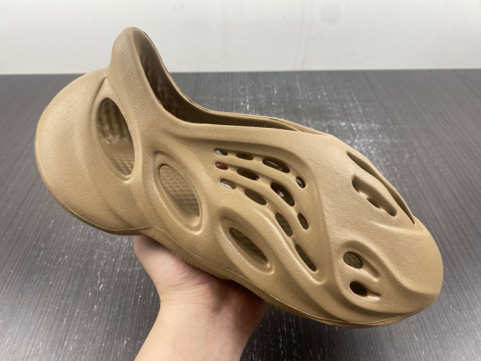 Yeezy Foam Runner “Flax” GV6842