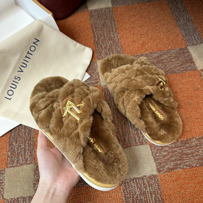 LV SLIPPERS