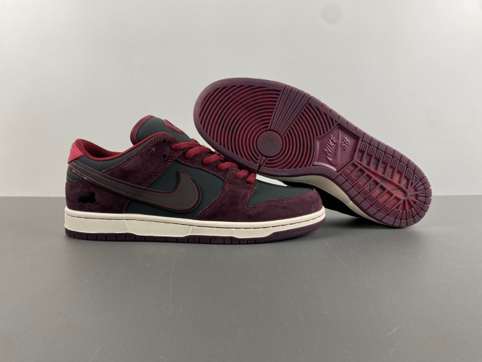Riot Skateshop x Nike SB Dunk Low  FZ1289-200