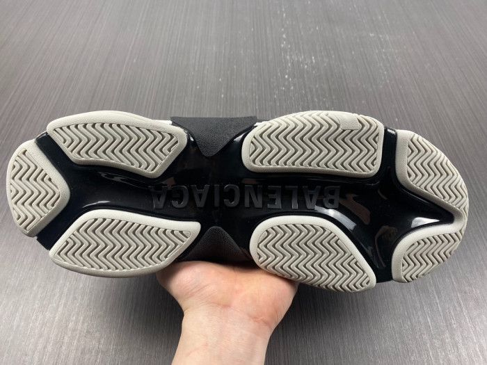 BLCG  ×   ADIDAS  YEESHOES042102