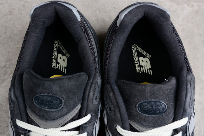 New* Balance WL2002 M2002RHO