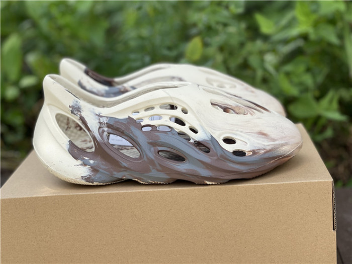 Adidas Yeezy Foam RNNR MXT Moon