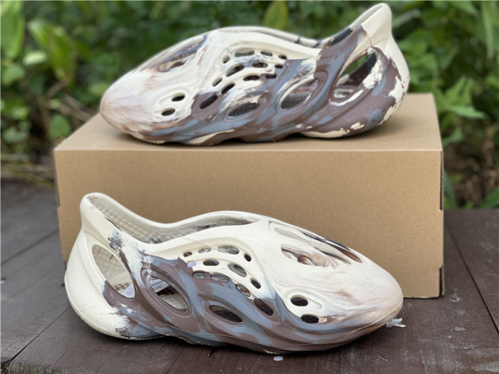 Adidas Yeezy Foam RNNR MXT Moon